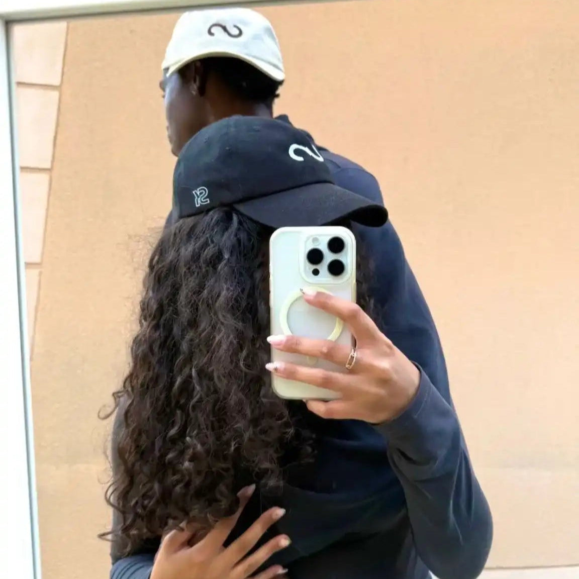 casquette en soie creme et noir